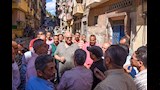 محافظ الإسكندرية مع قاطني العقارين المائلين (9)