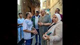 محافظ الإسكندرية مع قاطني العقارين المائلين (2)