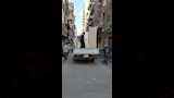 إنزال أثاث الأسر المتضررة من عقاري إمبروزو وكرموز بالإسكندرية (5)