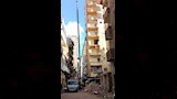 إنزال أثاث الأسر المتضررة من عقاري إمبروزو وكرموز بالإسكندرية (7)