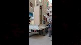 إنزال أثاث الأسر المتضررة من عقاري إمبروزو وكرموز بالإسكندرية (9)