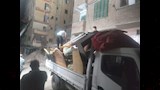 إنزال أثاث الأسر المتضررة من عقاري إمبروزو وكرموز بالإسكندرية (10)