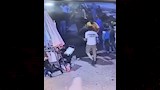أمن الفيوم يفحص فيديو متداول لشاب يعتدي بالضرب على فتاتين (1)