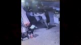 أمن الفيوم يفحص فيديو متداول لشاب يعتدي بالضرب على فتاتين (3)