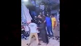 أمن الفيوم يفحص فيديو متداول لشاب يعتدي بالضرب على فتاتين (5)
