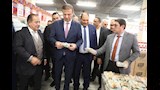 فاروق يفتتح جناح منتجات الزراعة (2)