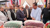 محافظ الأقصر يفتتح معرض أهلا رمضان (1)