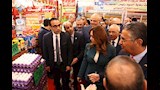 وزيرا التموين والتنمية المحلية يفتتحان معرض أهلا رمضان في بنها (2)
