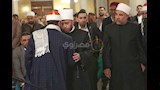 نعنيع وأشرف سيف يؤمان المصلين بمسجد سيدنا الحسين (6)