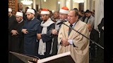 يتقدمهم وزير الأوقاف.. الآلاف يؤدون صلاتي العشاء والتراويح بمسجد الحسين - صور
