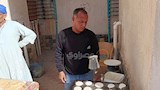 ابو مينا مسيحي يقوم بعمل القطايف بالمنيا