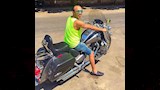 اسلام يركب دراجة بخارية