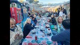 أجانب ومصريين على مائدة إفطار جماعي 