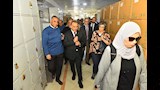 محافظ أسيوط يستكمل جولاته مع وفد الاتحاد الأوروبي بتفقد مصنع رائد للمستلزمات الطبية  (26)