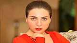  جاذبية اللون الوردي.. مي عز الدين بلوك مميز 