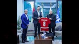 جوهر نبيل وهاني أبو ريدة بتيشرت المنتخب