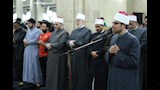 الإمام البصير" الطالب النابغة عبد الله عمار يؤم المصلين في الجامع الأزهر