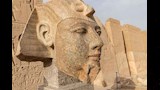 انتهاء ترميم رأس تمثال من الجرانيت للملك رمسيس الثاني