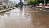 امطار على طريق عام