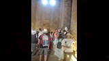 السائحين داخل معبد ادفو