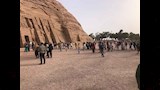 السياح أثناء زيارة معبد أبوسمبل
