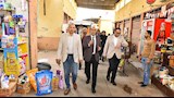 بالصور - محافظ أسيوط يتفقد السوق الحضاري بالحمراء لتطويره واستيعاب الباعة الجائلين