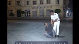 الداخلية تكشف حقيقة مشهد الشرطي والمواطن المثير للجدل  