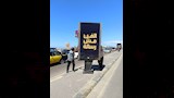 إزالة لافتات الفن مش رسالة من شوارع الإسكندرية 