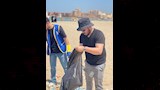 حملة شبابية لتنظيف شاطئ أبطال التحدي (6)