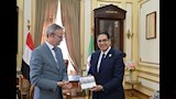 رئيسا جامعتي القاهرة وليدن الهولندية يبحثان تعزيز التعاون المشترك بين الجامعتين أكاديميا وبحثيا (6)