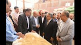 محافظ الدقهلية يتفقد صوامع ميت غمر مع انطلاق حصاد القمح (صور)