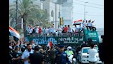 استقبال جماهيري للاعبي العراق (2)