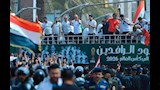 في حافلة مكشوفة.. لاعبو منتخب العراق يحتفلون بالتأهل إلى كأس العالم