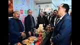 رئيس الوزراء يتفقد معرض المنتجات المتنوعة للشركات الصناعية فى بنها  (3)