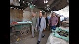 محافظ أسيوط يتفقد أعمال تطوير السوق الحضاري بالحمراء (11)