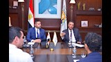 محافظ جنوب سيناء يبحث مع شركات خاصة إطلاق مشروعات طاقة نظيفة 