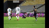 لقطات من الشوط الأول لمباراة الزمالك والمصري (8)