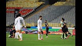 لقطات من الشوط الأول لمباراة الزمالك والمصري (12)