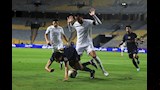 لقطات من الشوط الأول لمباراة الزمالك والمصري (15)