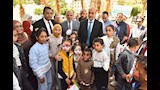 محافظ اسيوط والأطفال أيتام بالحديقة 