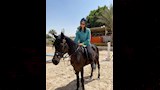 تارا عماد تمارس رياضة ركوب الخيل (1)