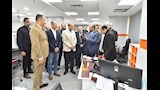 محافظ أسيوط يتفقد مركز الخدمات المتكاملة بالغرفة التجارية (10)