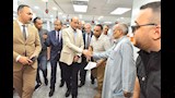 محافظ أسيوط يتفقد مركز الخدمات المتكاملة بالغرفة التجارية (20)