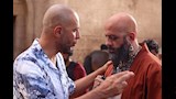 الفنان عمرو القاضي مع المخرج محمد دياب في كواليس فيلم أسد