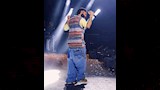 أحمد سعد يتألق بإطلالة كاجوال على المسرح (1)
