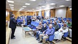 محافظ المنيا يلتقي حجاج الجمعيات الأهلية ويوزع عليهم هدايا السفر (4)