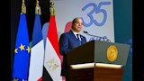 الرئيسان السيسي وماكرون في مقر جامعة سنجور (2)