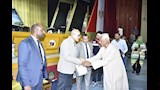 "دعواتكم لمصر".. محافظ الأقصر يودع الحجاج ويسلمهم ملابس الإحرام