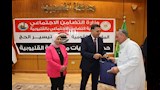 محافظ القليوبية يودع الحجاج ويسلمهم ملابس الإحرام