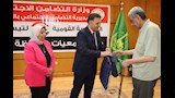 محافظ القليوبية يودع الحجاج ويسلمهم ملابس الإحرام
